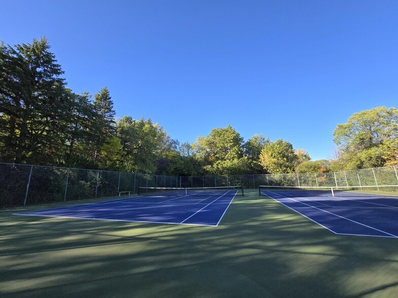 Onsite - Tennis Court - 7510 Cahill Rd