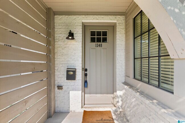 Building Photo - 1348 Calash Ave