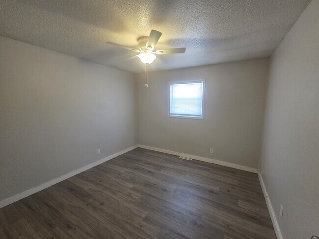 Building Photo - 2027 S Ingram Mill Rd