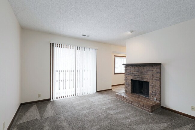 Building Photo - 6011 Queens Dr