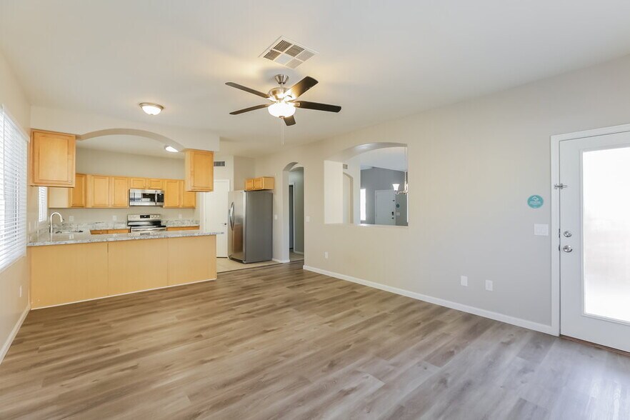 Building Photo - 7218 S 39th Dr