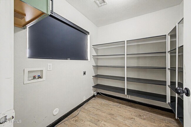 Building Photo - 16550 N Naegel Dr