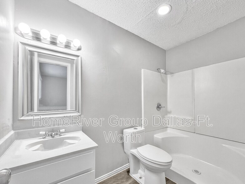 Building Photo - 9703 La Rochelle Dr