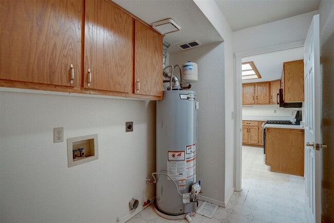 Building Photo - Freshly painted, 3 Bedroom, 2 Bath Home in...