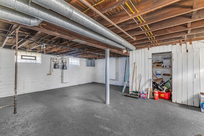 Building Photo - 4270 Valley Rd