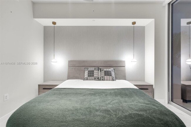 Building Photo - 851 NE 1st Ave