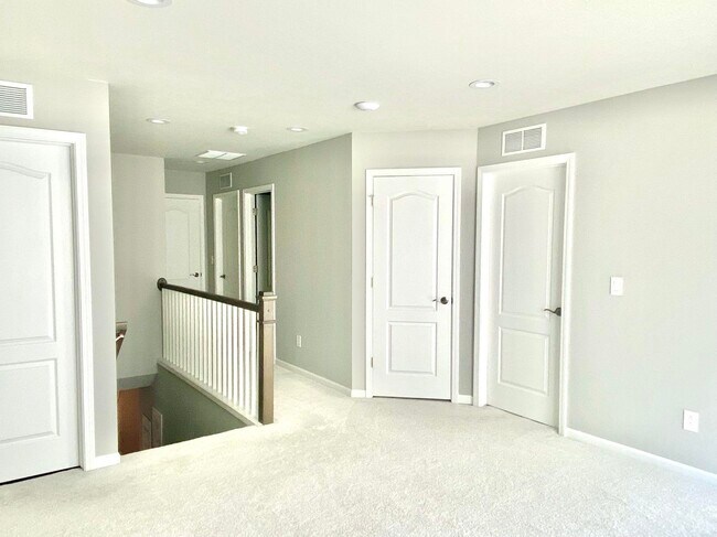 Building Photo - 2835 Dillon Dr