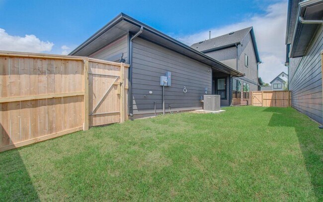 Building Photo - 1515 Noble Pk Dr