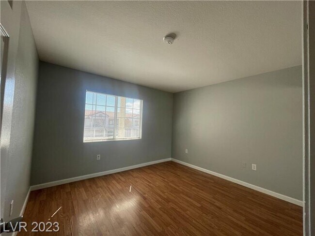 Building Photo - 2 bedroom Condo