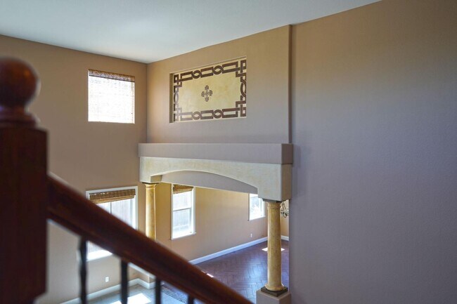 Building Photo - 1074 Vineyard Dr