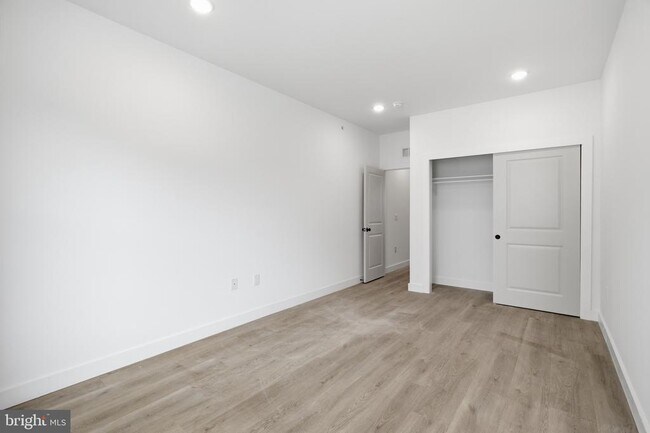 Building Photo - 1027 W Arizona St