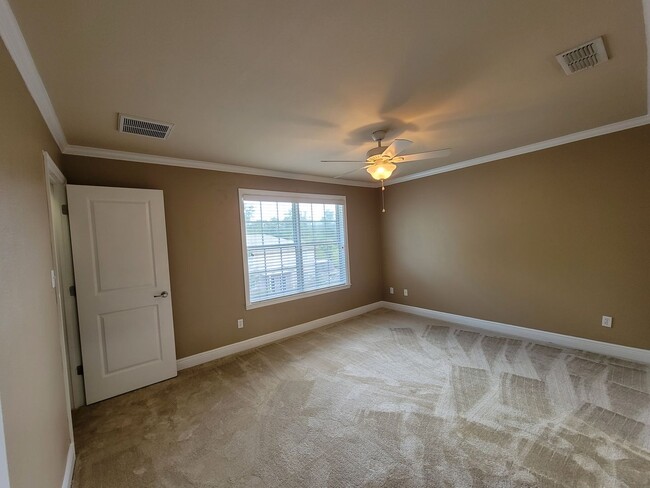 Building Photo - 3 Bedroom town home for rent $1475 August ...