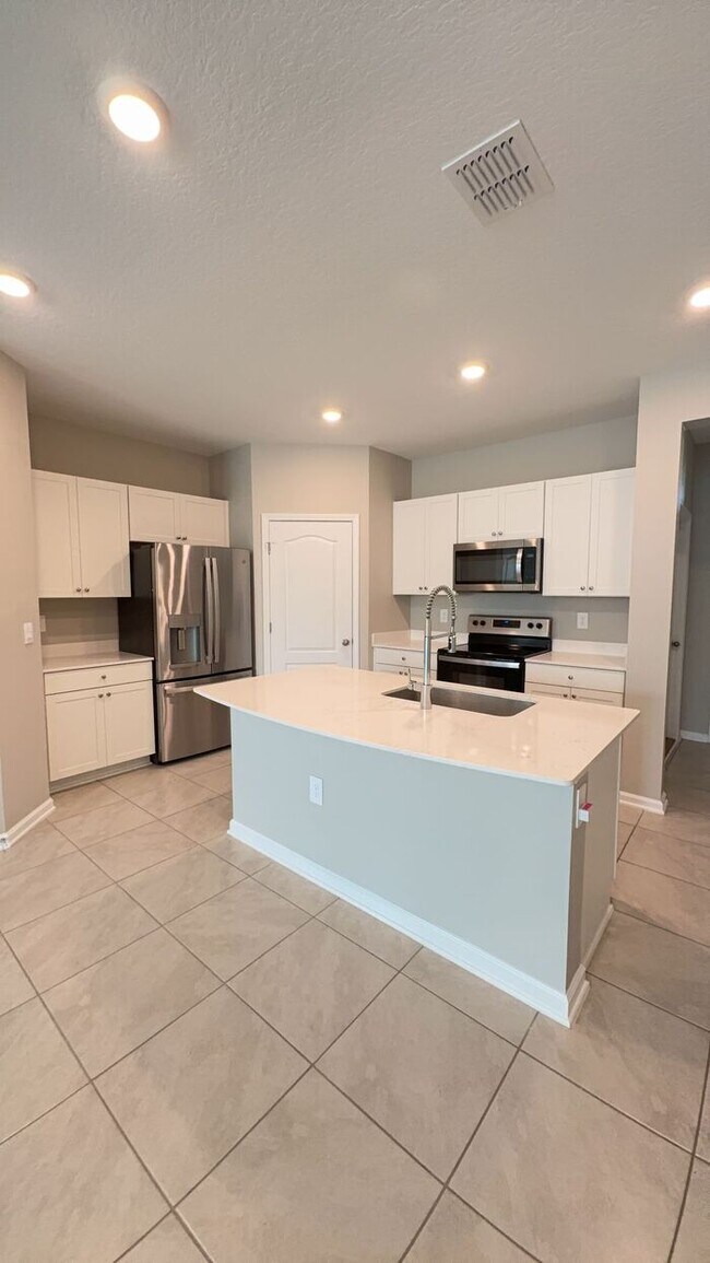 Building Photo - 263 Redbud Rd