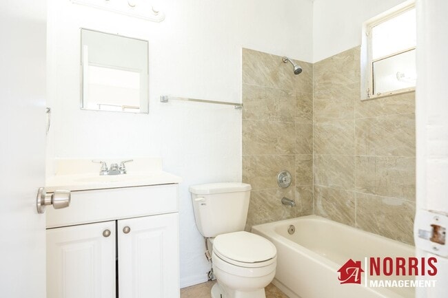 Building Photo - Charming One-Bedroom Duplex