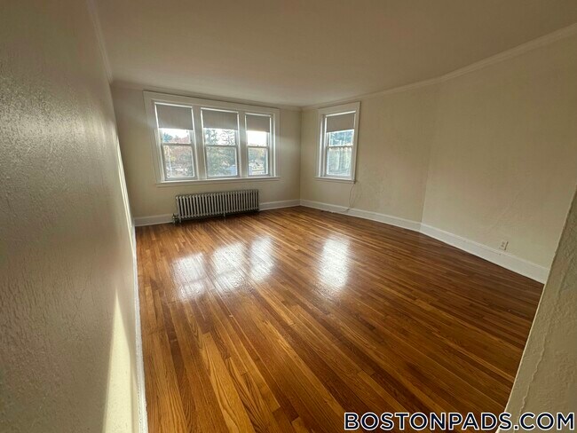 Building Photo - 2045 Commonwealth Ave