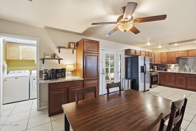 Building Photo - 2352 E Delgado St