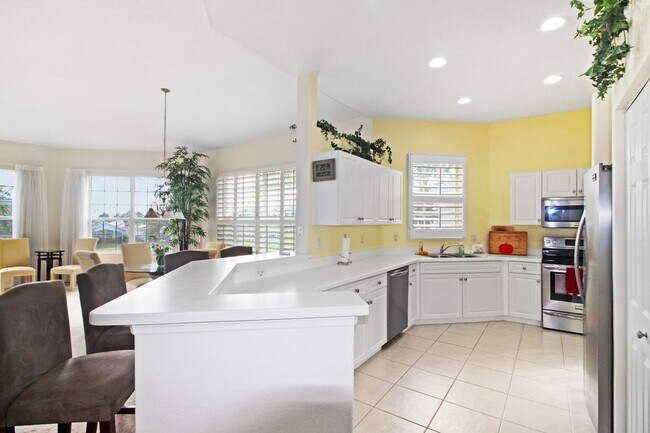 Building Photo - Triano Seasonal Condo for Rent