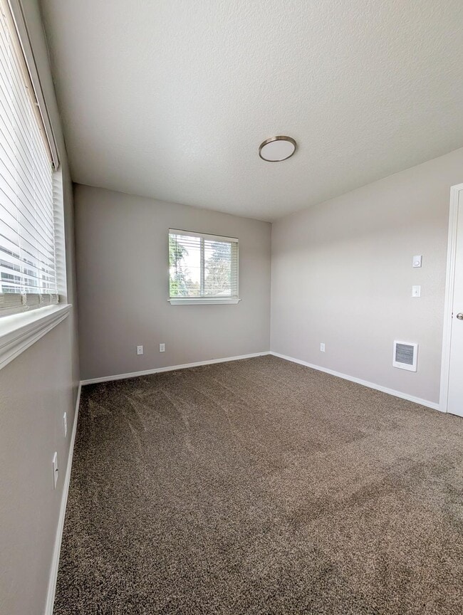 Building Photo - 5623 SE 84th Ave