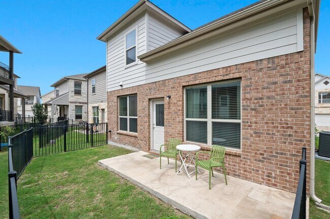 Building Photo - 2105 Town Centre Dr