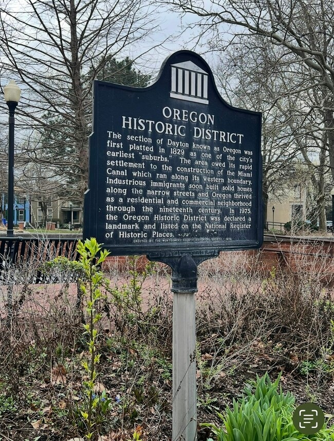 Building Photo - 16 Clay St