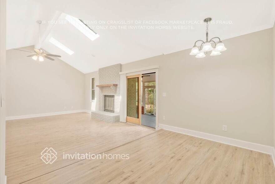 Building Photo - 2241 Staggerbush Dr