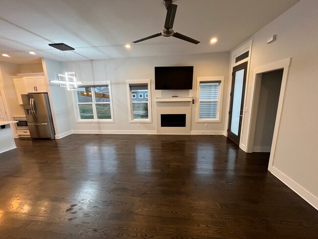 Building Photo - 413 35th Ave N