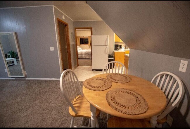 Building Photo - 1316 W Dean Ave