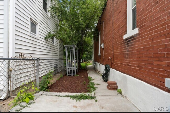 Building Photo - 5462 Christy Ave