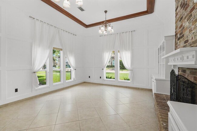 Building Photo - 907 Dominion Dr