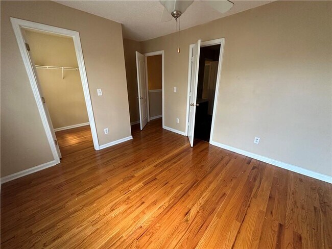 Building Photo - 3731 Walnut Creek Way