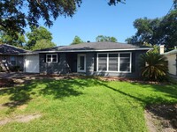 Building Photo - Move in Ready in 77619! Make this 4 Bedroo...