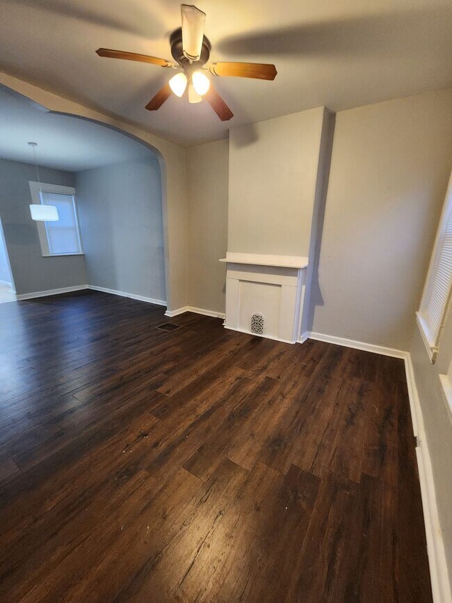 Building Photo - Beautifully Renovated PHA Voucher Accepted Property