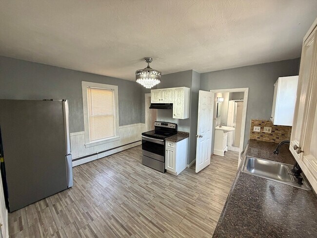 Building Photo - 30 Riverview St