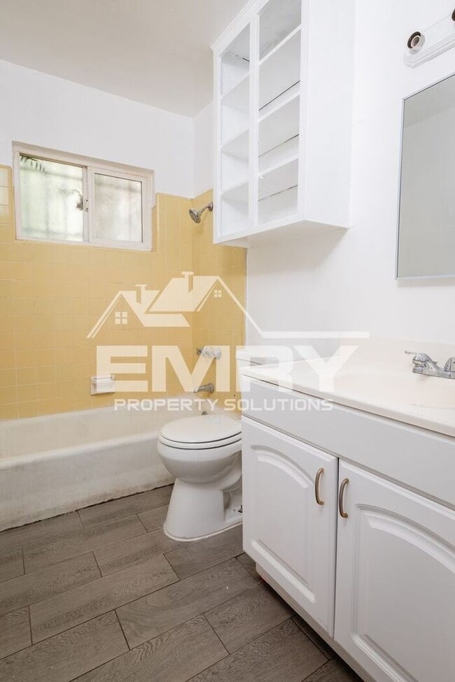 Building Photo - 1 Bedroom Apartment Move in Ready Inglewood CA 90303