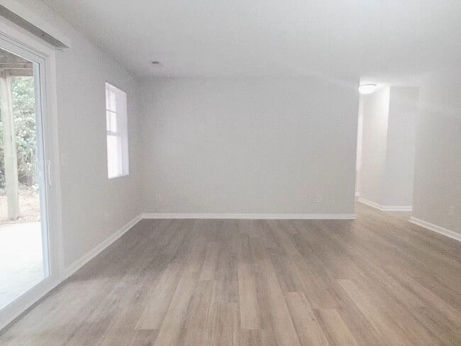 Building Photo - RENT SPECIAL! LOCATION, LOCATION, LOCATION! ONLY MINUTES TO WRIGHTSVILLE BEACH, CENTRAL TO ALL IL...