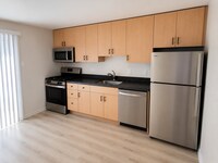 Building Photo - Are you looking for a peaceful home?