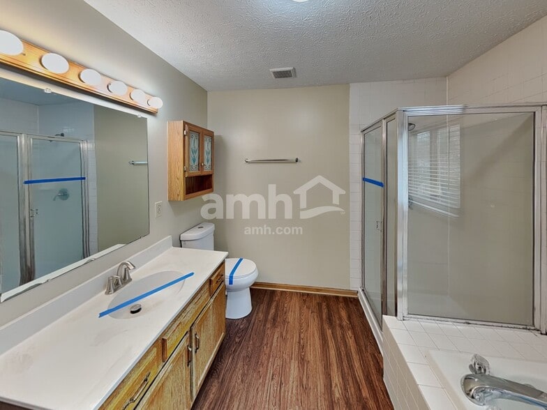 Building Photo - 105 Elmwood St