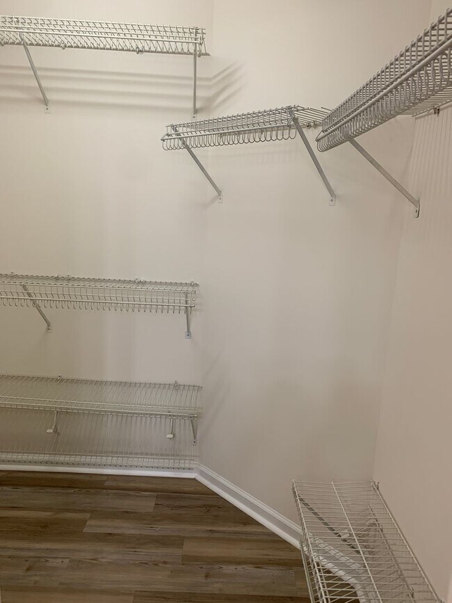 Building Photo - 2 Bedroom, 2 Bath Condo in Holton Place - ...
