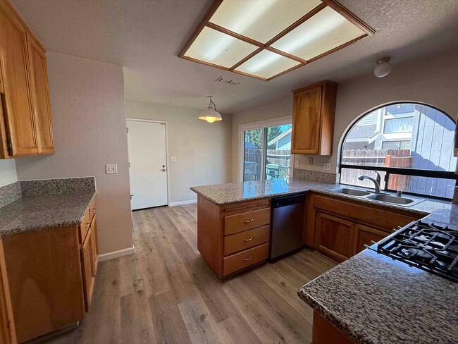 Building Photo - 8228 Bluehaven Ct