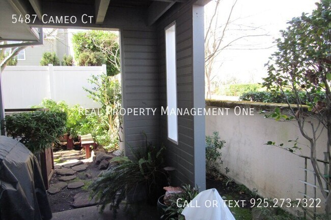 Building Photo - 5487 Cameo Ct