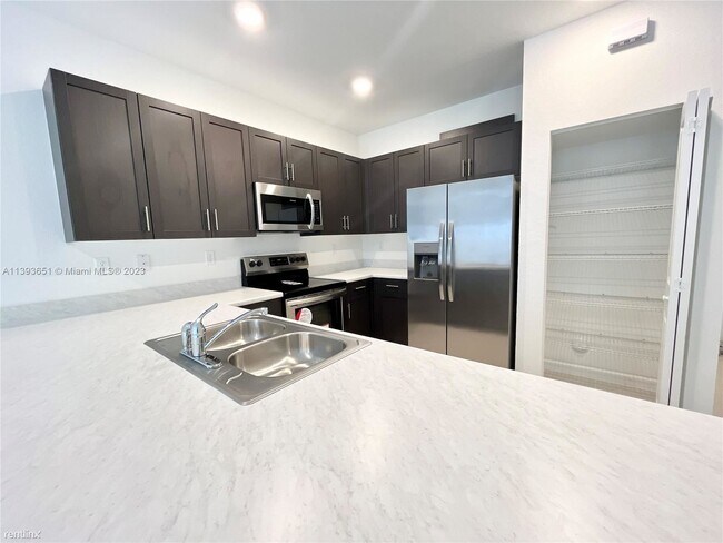 Building Photo - 3 br, 2.5 bath House - 23269 SW 111th Ave