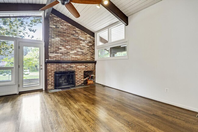 Building Photo - 3/3 Beautiful Contemporary Home in Greenwich Forest