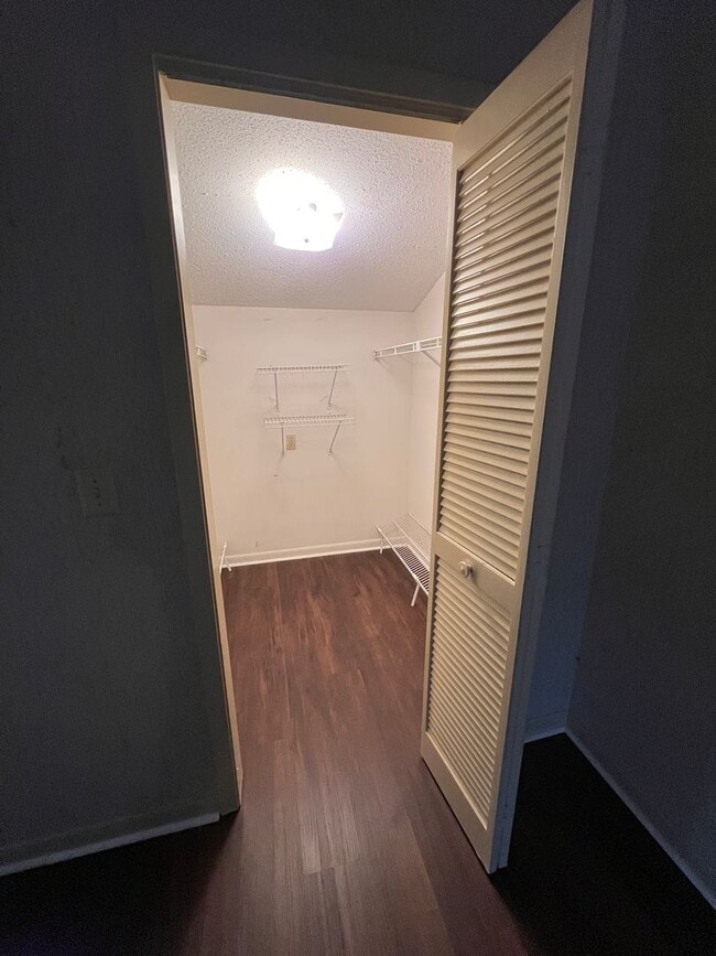 Building Photo - Hampton 1351-1353