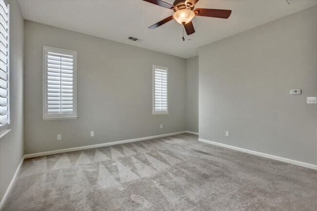 Building Photo - 683 Courtyards Loop