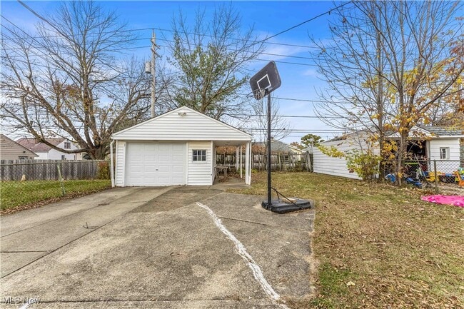 Building Photo - 14705 Krems Ave