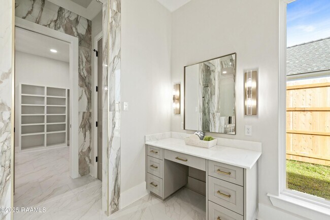 Building Photo - 109 Trailing Oaks Dr