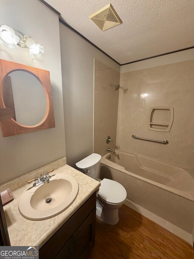 Building Photo - 131 Foxwood Cir