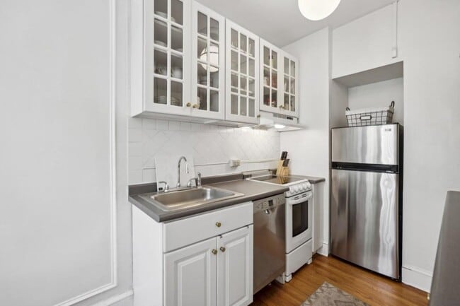 Building Photo - 70 Sheridan Dr NE