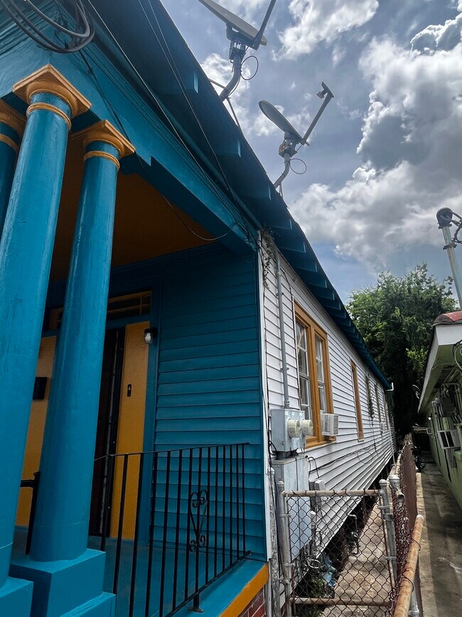 Building Photo - 2331 Saint Anthony St