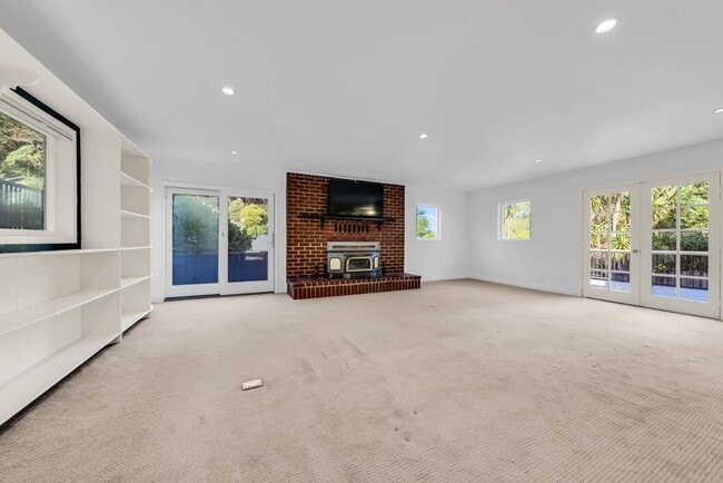 Building Photo - 280 Angelita Ave